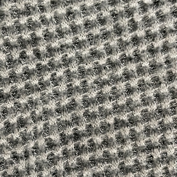 Beautiful v neck sweater.  Gray and white eri + Ali size small - Picture 4 of 4